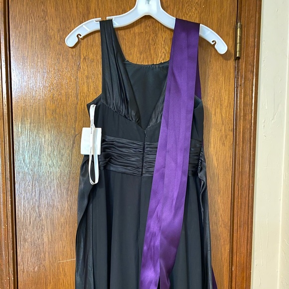 Dress - Picture 4 of 6